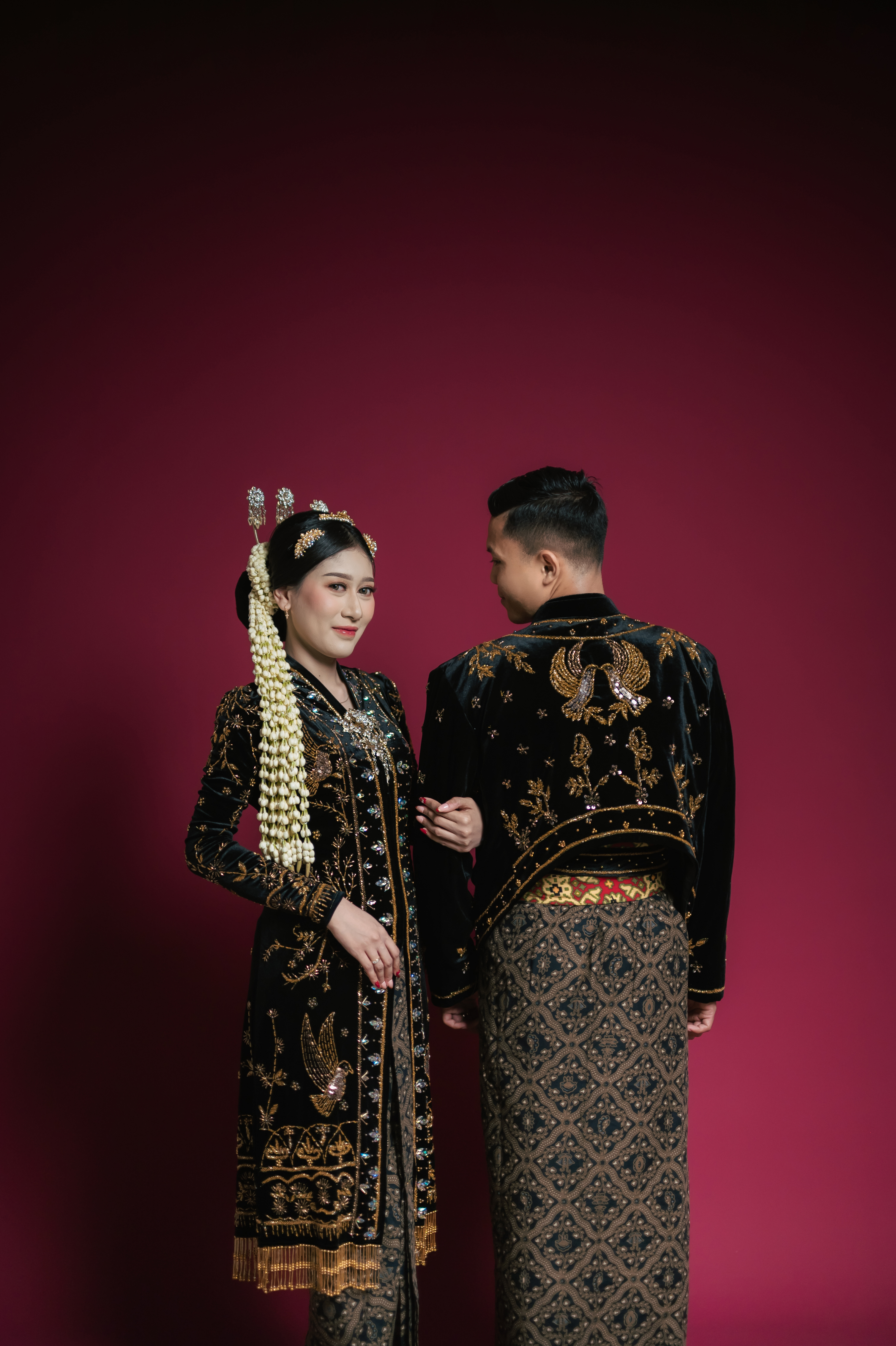 Doria & Marselinus - Javanese Attire Back