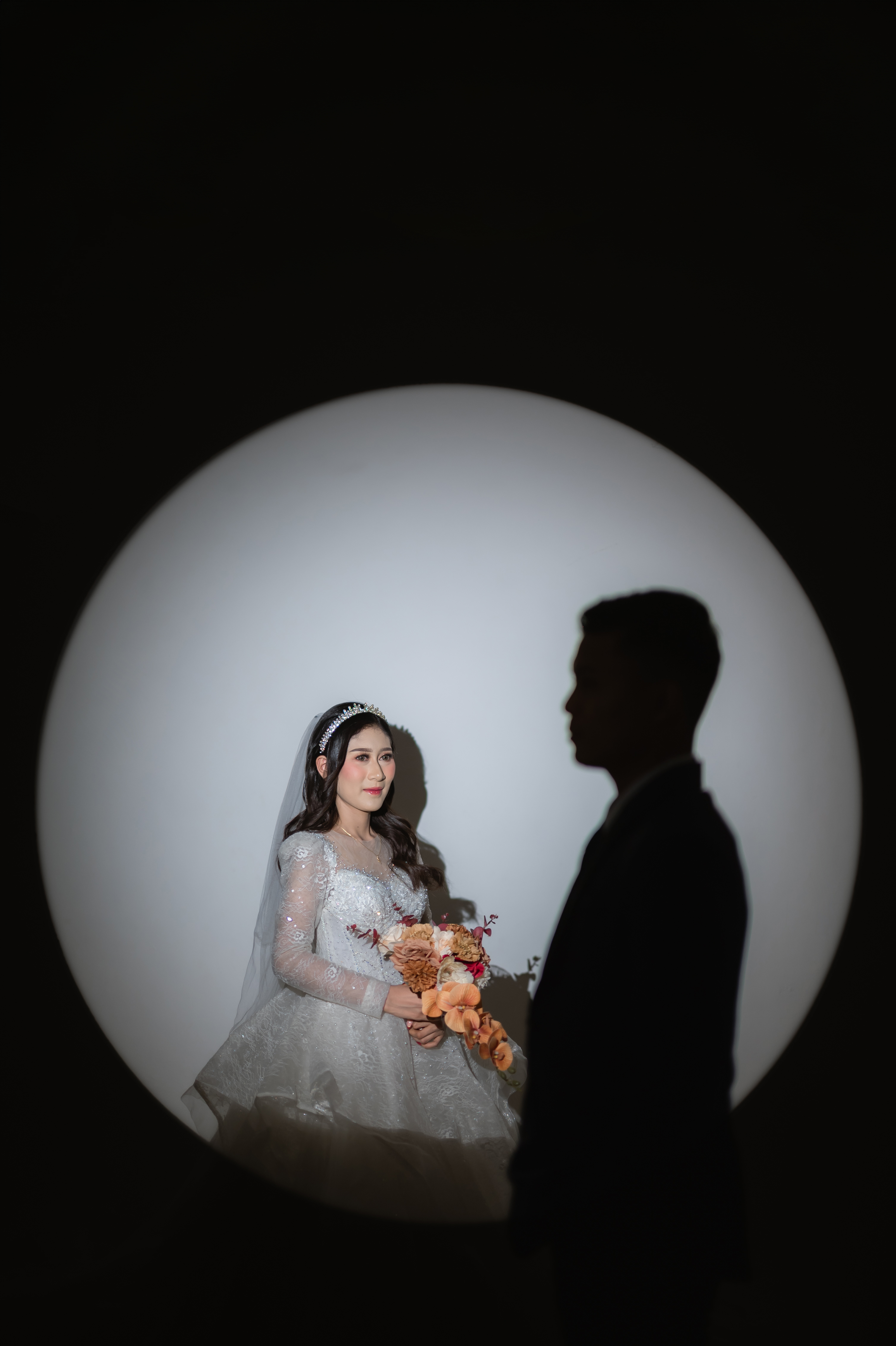 Doria & Marselinus - Spotlight Silhouette